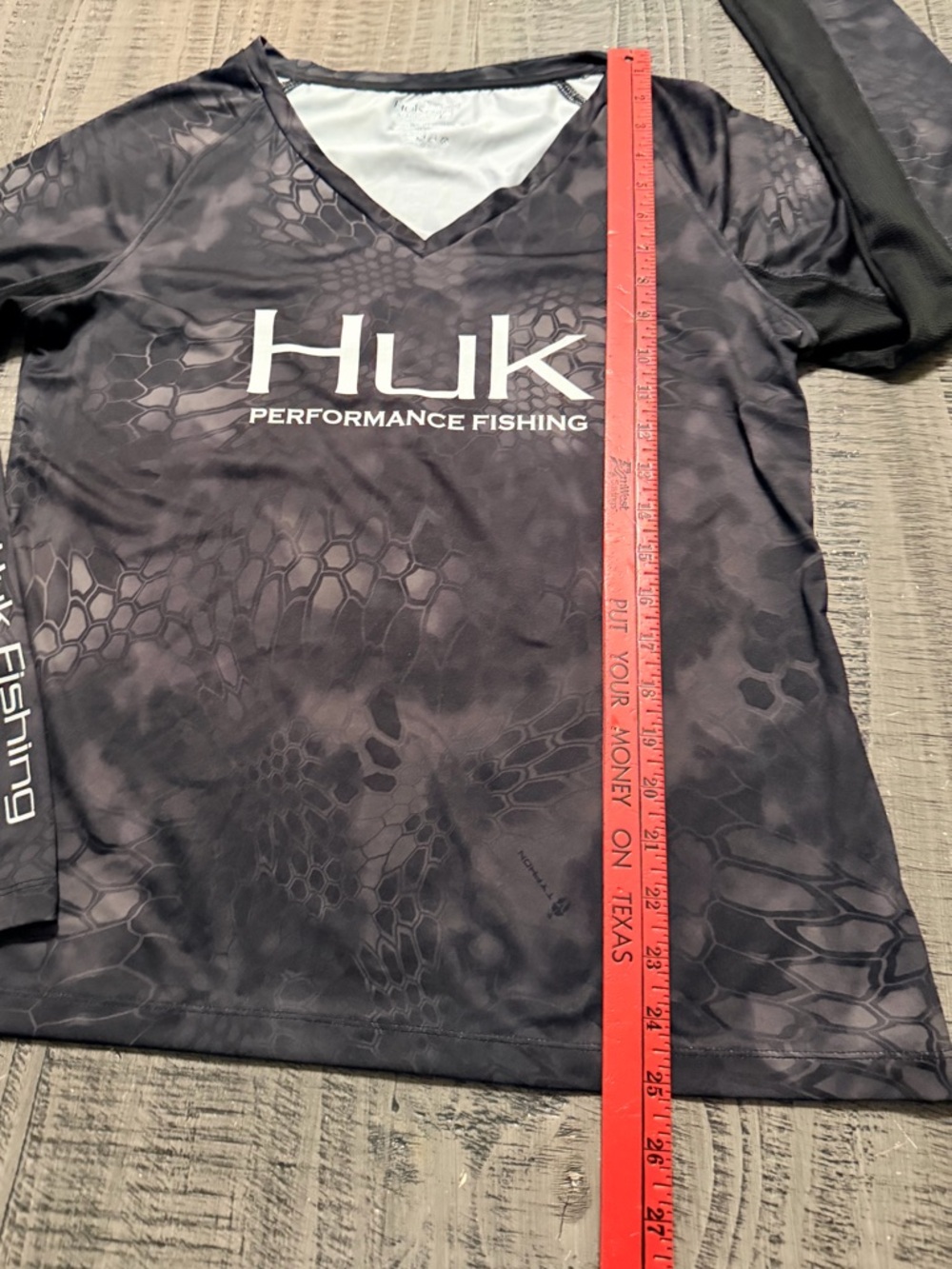 Huk Performance Fishing Black Charcoal Camo V-Neck Fishing Shirt - Picture 6 of 9